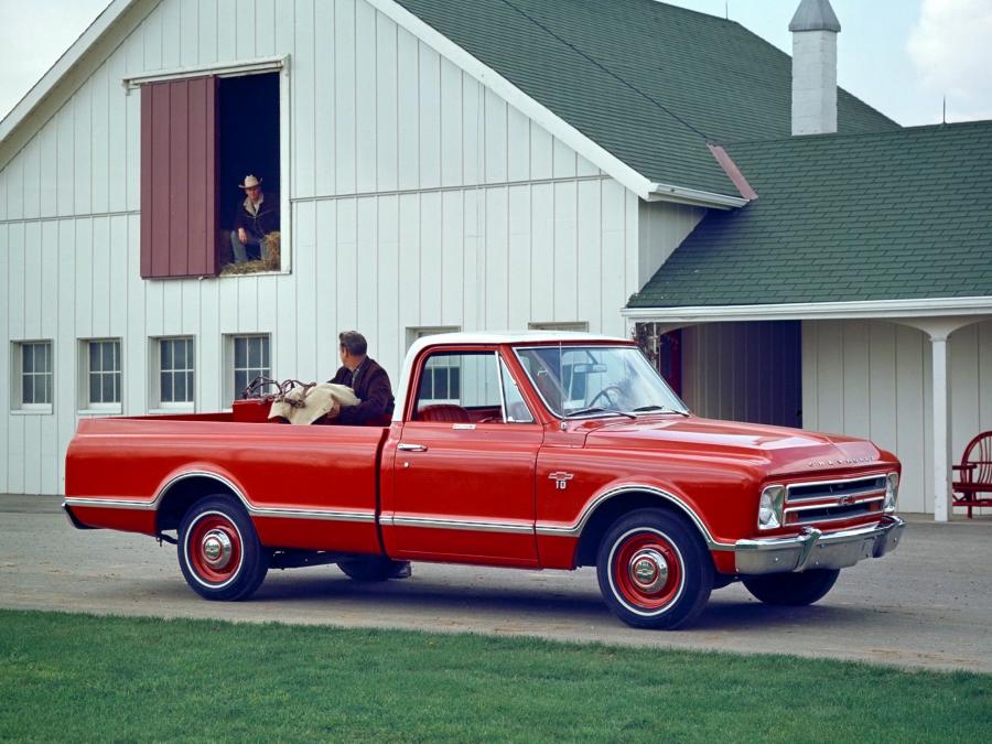  Chevrolet C10 Fleetside Pickup CST Pkg 1967 года  (фото 2 из 3)